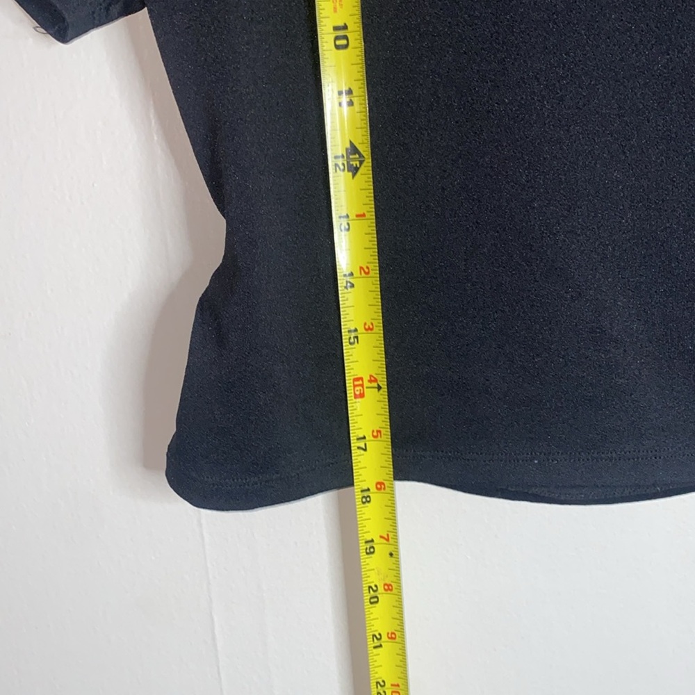 ✨Black baby tee with adorable back cut out! - Picture 5 of 7